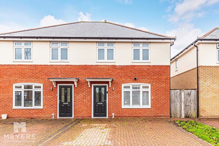 3 Bedroom Semi Detached House For Sale In Grove Gardens, Christchurch, BH23