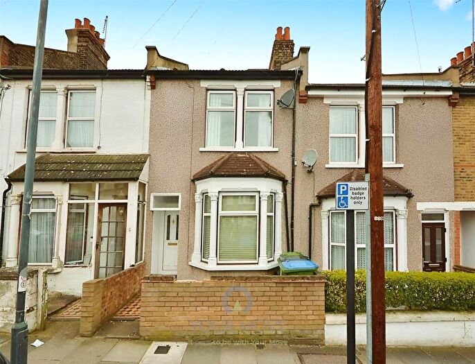 3 Bedroom Terraced House To Rent In Bostall Lane, London, Greenwich, SE2