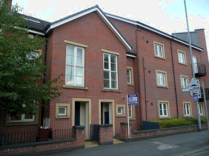 3 Bedroom Town House To Rent In Alexander Road, Manchester, Ha., M16