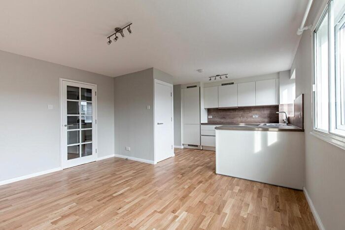 2 Bedroom Flat To Rent In Harrison Court Myers Lane, Off Mercury Road, SE14