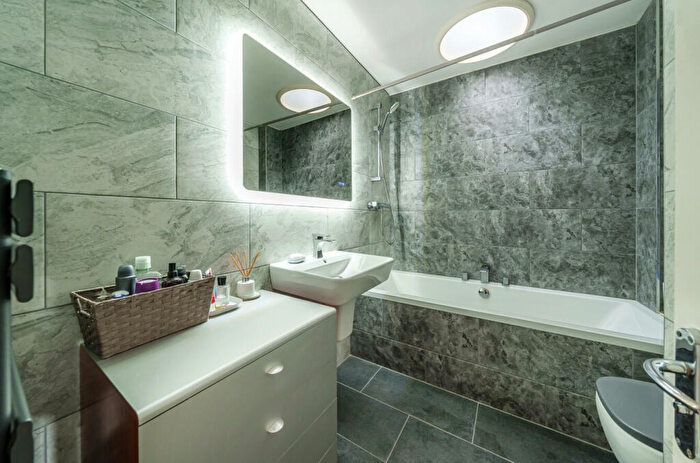 3 Bedroom End Of Terrace House For Sale In Atherton Close, Shalford, Guildford, Surrey, GU4