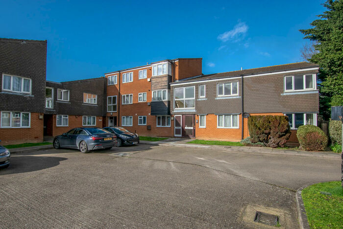 2 Bedroom Apartment To Rent In Springfield Road, Cheshunt, EN8