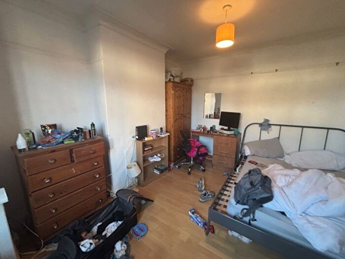 4 Bedroom Semi-Detached House To Rent In Trenic Crescent, Hyde Park, Leeds, LS6