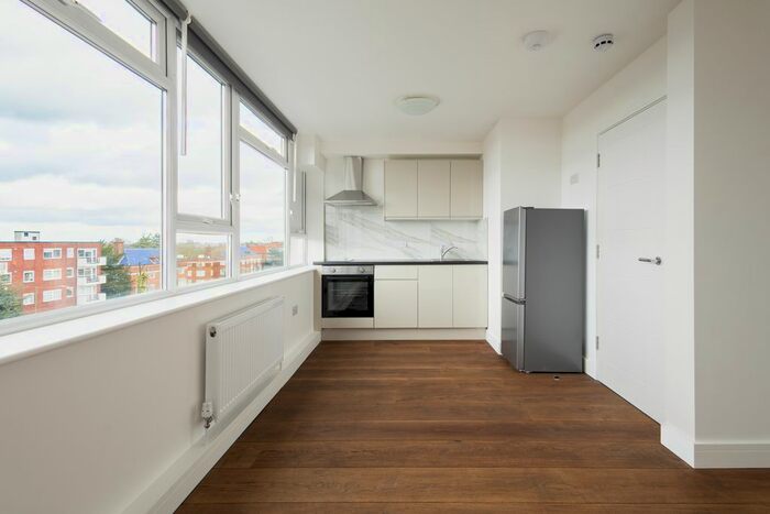 1 Bedroom Studio To Rent In Ballards Lane, London, N3