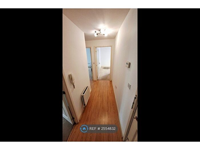 2 Bedroom Flat To Rent In Blake Court, Watford, WD24