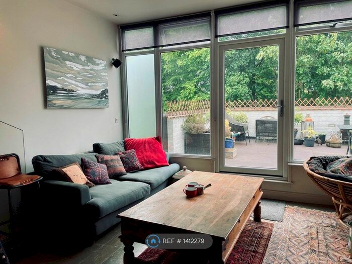 2 Bedroom Flat To Rent In Brondesbury Road, Queens Park, NW6