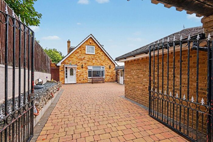 4 Bedroom Detached House For Sale In Scottswood Avenue, Chatham, ME4