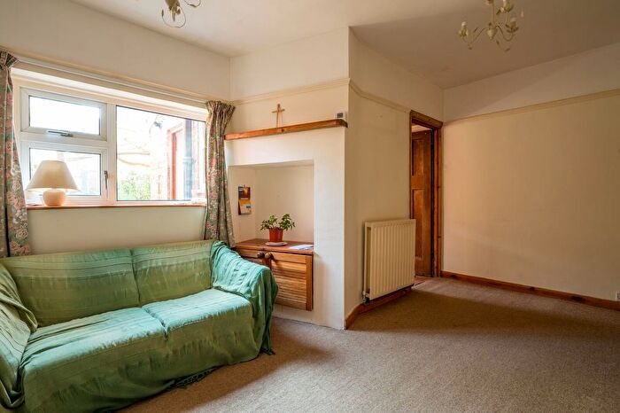 4 Bedroom Semi-Detached House To Rent In Margaret Road, Guildford, GU1