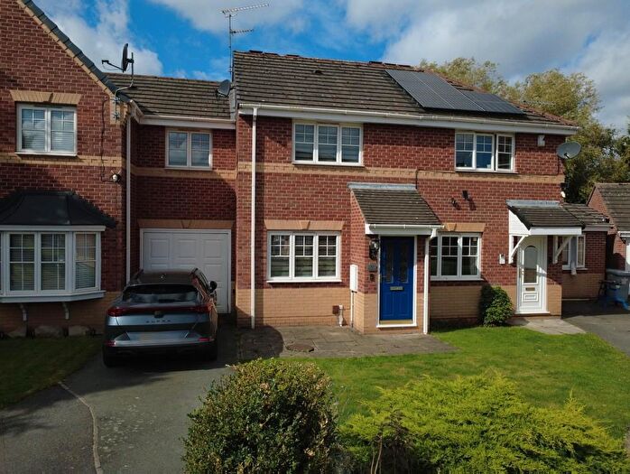 3 Bedroom Semi-Detached House For Sale In Barrie Grove, Crewe, CW1