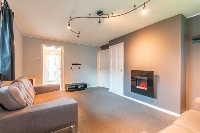 2 Bedroom Flat To Rent In Firrhill Loan, Edinburgh, EH13