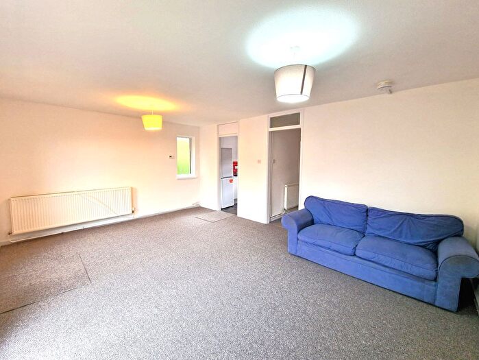 2 Bedroom Flat For Sale In Downs Road, Luton, LU1