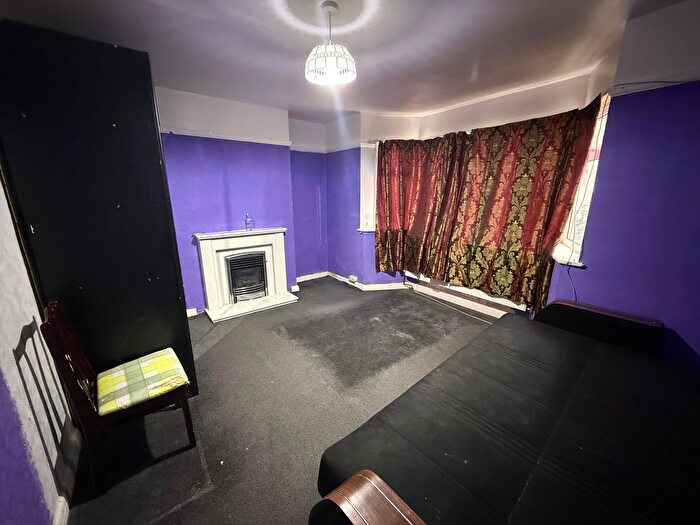 4 Bedroom Semi-Detached House To Rent In Laughton Road, Northolt, UB5