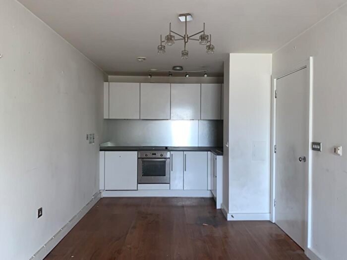 1 Bedroom Flat For Sale In Flat, High Street, Slough, Buckinghamshire, SL1