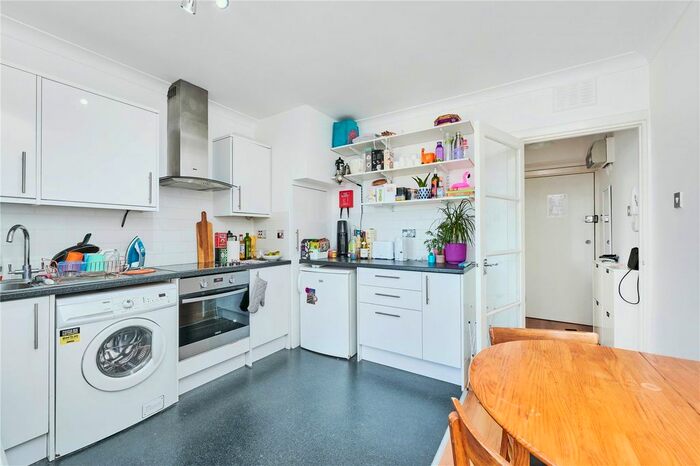 Studio To Rent In Clapham High Street, Clapham, London, SW4