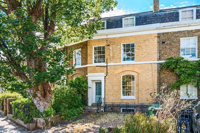 2 Bedroom Flat To Rent In Rectory Grove, Clapham, London, SW4