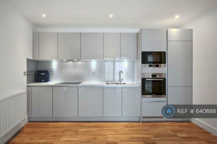 1 Bedroom Flat To Rent In Station Road, London, SE13