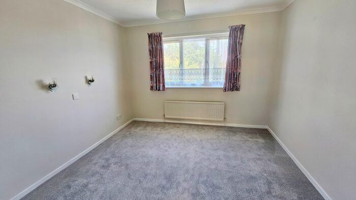 1 Bedroom Flat For Sale In Chairborough Road, Cressex Business Park, High Wycombe, HP12