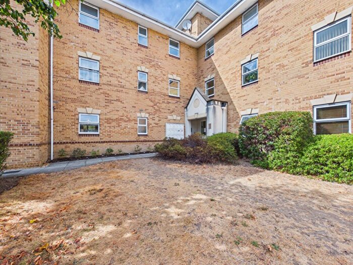 2 Bedroom Flat For Sale In International Way, Sunbury-On-Thames, Surrey, TW16