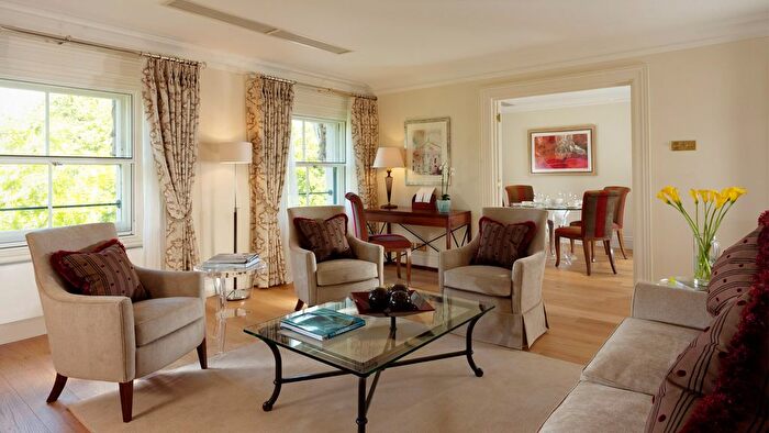 3 Bedroom Flat To Rent In Hyde Park Gate, London, SW7