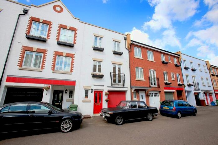 4 Bedroom Detached House To Rent In Edgar Wallace Close, London, SE15