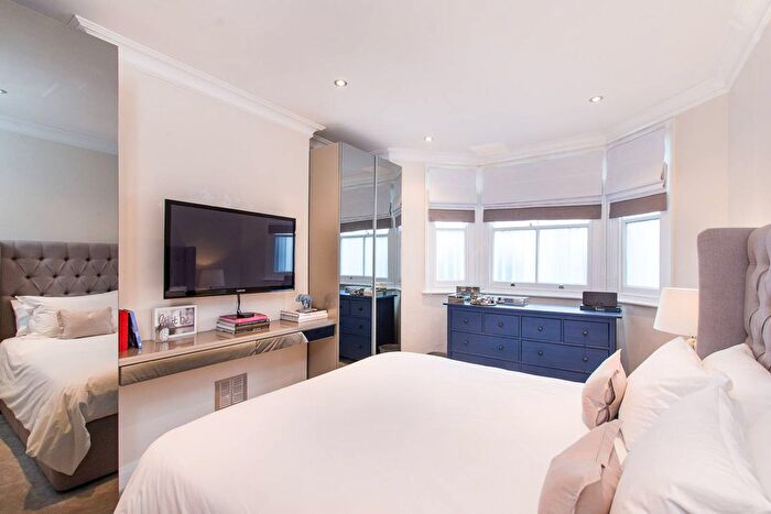 2 Bedroom Maisonette To Rent In Damer Terrace, Chelsea, London, SW10