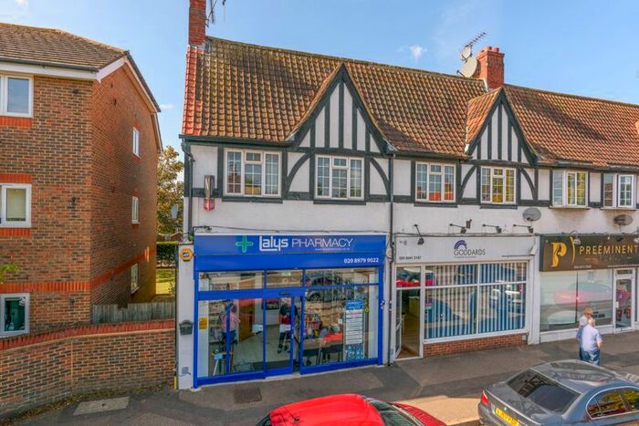 2 Bedroom Flat To Rent In High Street, West Molesey, KT8