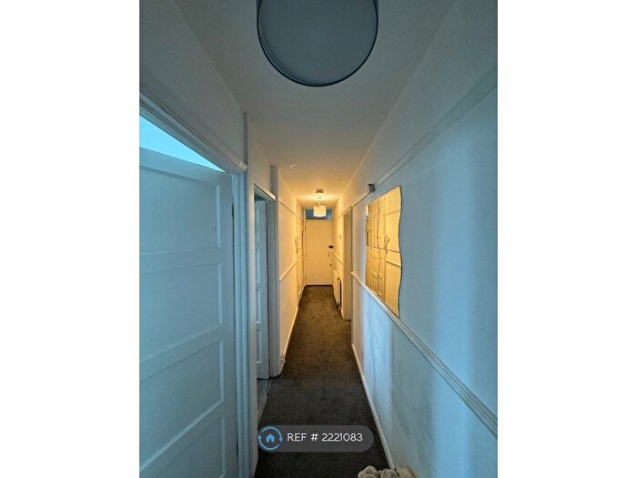 3 Bedroom Flat To Rent In Merlin Court, London, N22