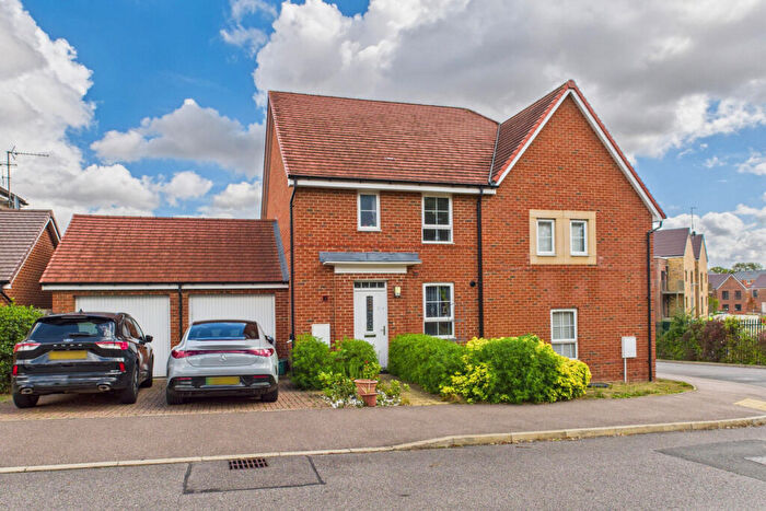 3 Bedroom Semi-Detached House For Sale In Woodwhite Way, Hemel Hempstead, HP2