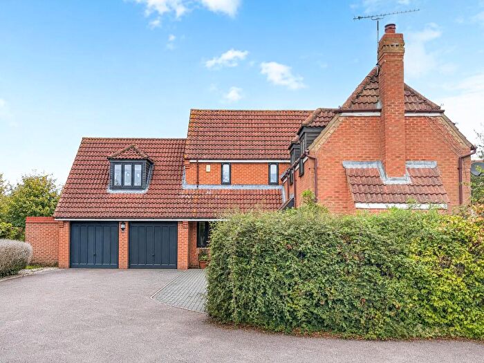 5 Bedroom Detached House For Sale In Rackstraw Grove, Old Farm Park, Milton Keynes, MK7