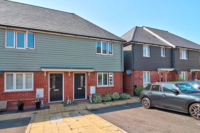 2 Bedroom End Of Terrace House For Sale In Rowan Avenue, Basingstoke, RG23
