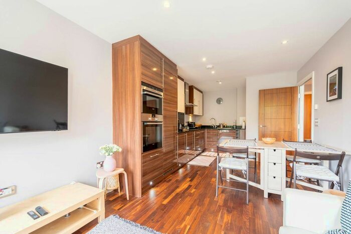 2 Bedroom Flat To Rent In Dungannon House, Fulham Broadway, London, SW6