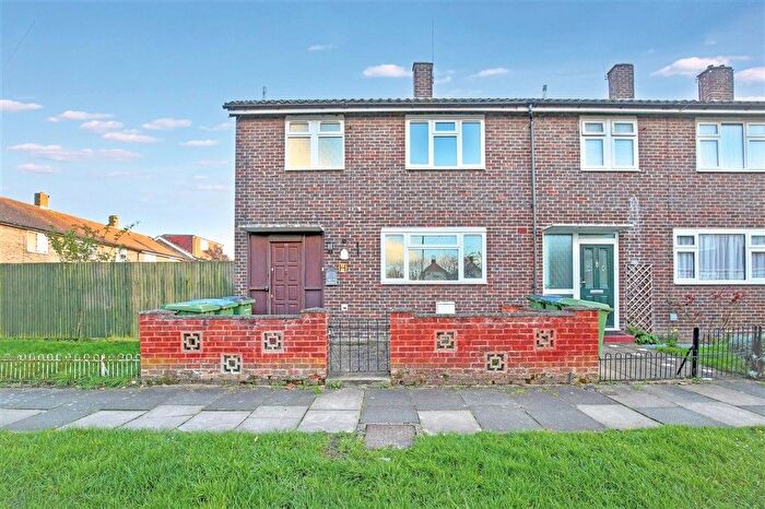 3 Bedroom End Terrace House For Sale In Luffield Road, London, SE2