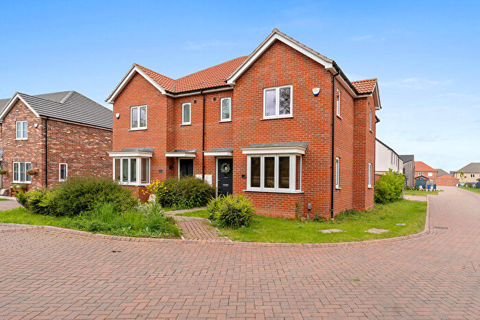3 Bedroom Semi-Detached House To Rent In Fritillary Drive, Healing, DN41