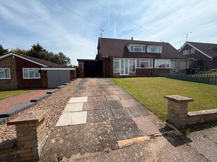 3 Bedroom Semi-Detached Bungalow For Sale In Wadhurst Ave, Luton, LU3