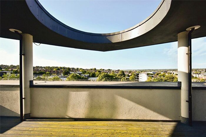 2 Bedroom Flat For Sale In Tovil, Maidstone, Kent, ME15