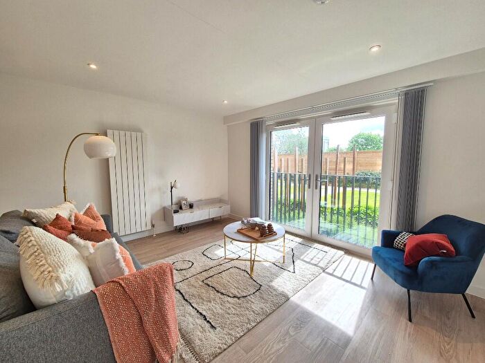 2 Bedroom Apartment To Rent In Minerva Square, Glasgow, G3