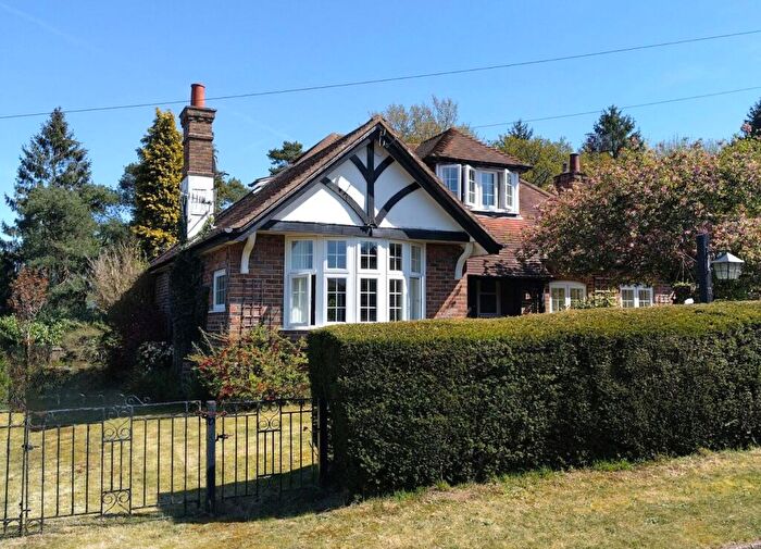 3 Bedroom Detached House For Sale In Roseacre Gardens, Chilworth, Surrey, GU4