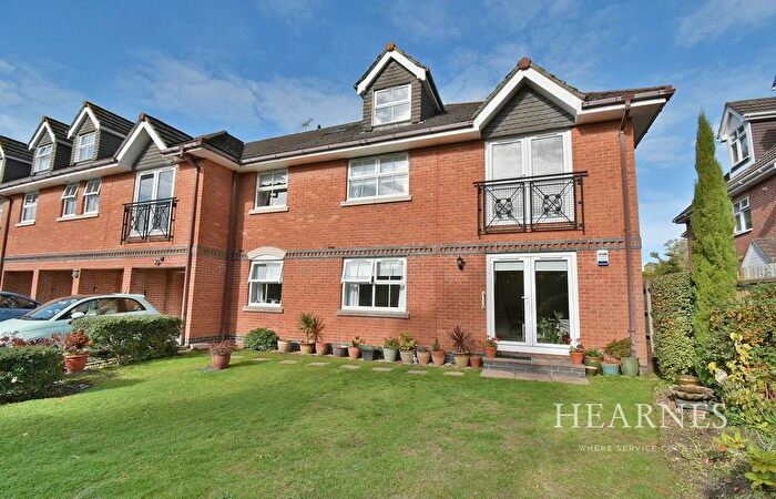 2 Bedroom Flat For Sale In Wimborne Road East, Ferndown, BH22