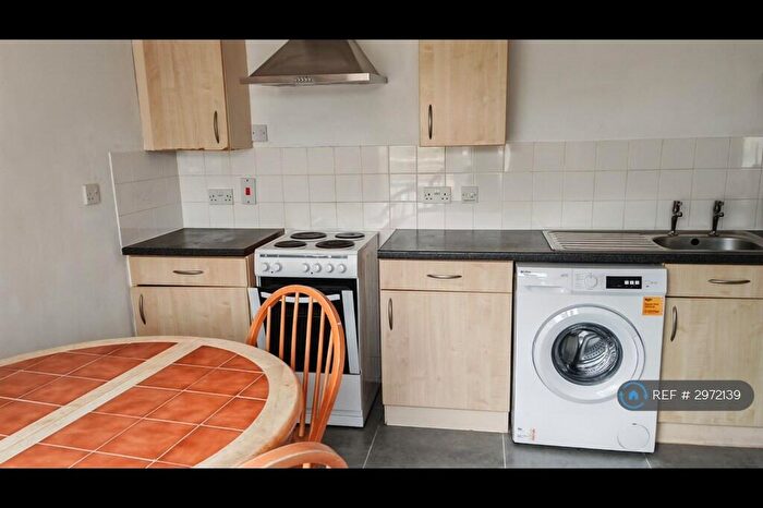 2 Bedroom Flat To Rent In Sackville Close, Cambridge, CB4