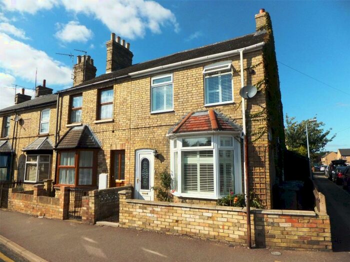 3 Bedroom End Of Terrace House To Rent In Priory Road, Huntingdon, PE29