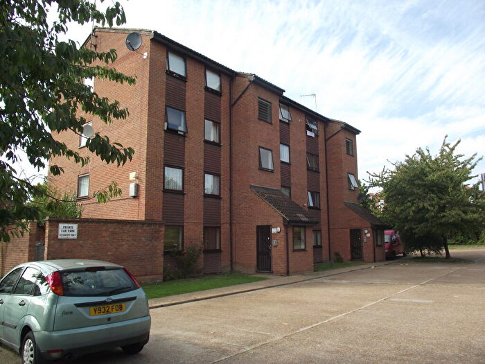 1 Bedroom Apartment To Rent In Gurney Close, Barking, IG11