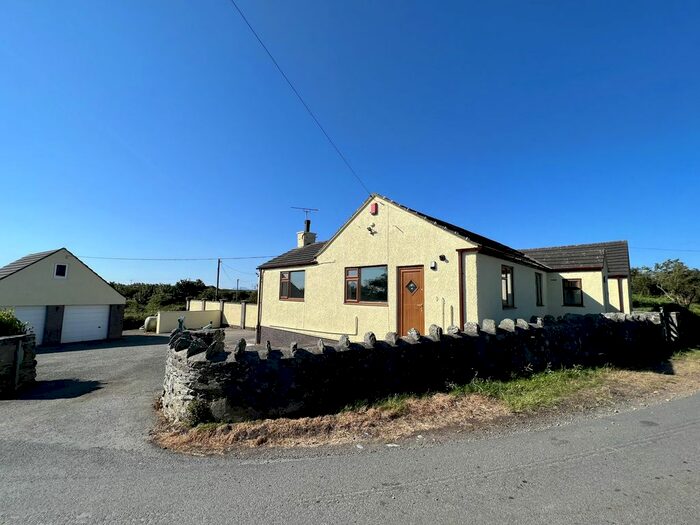 3 Bedroom Bungalow To Rent In Valley, Holyhead, LL65