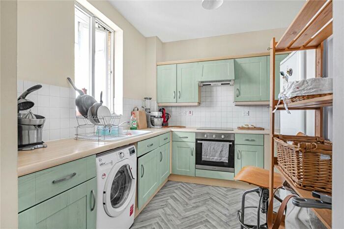 2 Bedroom Apartment To Rent In Adelphi Court, Celandine Drive, London, E8