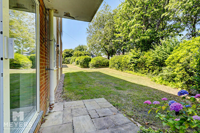 2 Bedroom Apartment For Sale In Carbery Avenue, Bournemouth, BH6