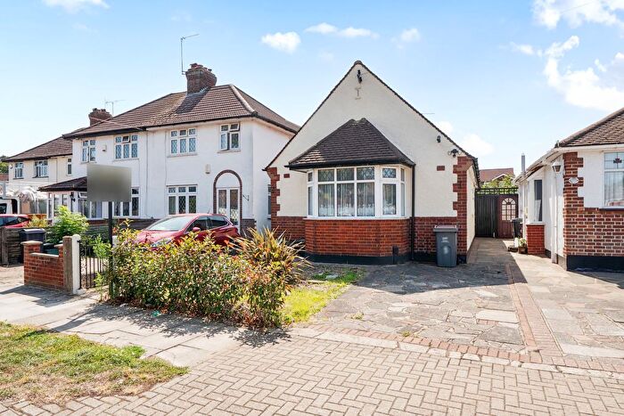 3 Bedroom Detached House For Sale In St. Andrews Drive, Orpington, BR5