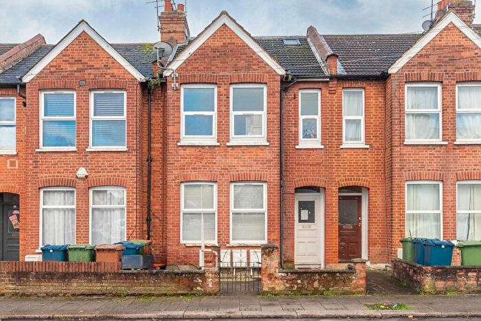 Studio For Sale In Rosslyn Crescent, Harrow, HA1