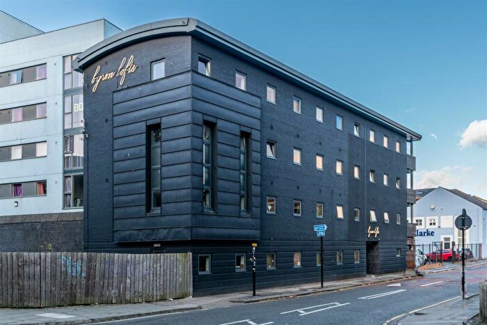 3 Bedroom Flat To Rent In **En-Suite Rooms** Byron Street, Shieldfield, NE2