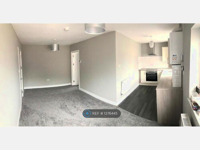 1 Bedroom Flat To Rent In Pentremeurig Road, Carmarthen, SA31