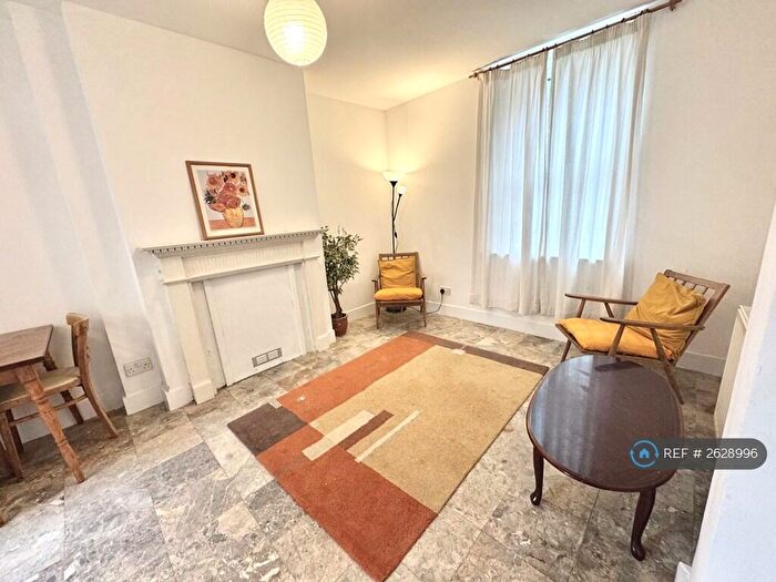 2 Bedroom Flat To Rent In Stoke Newington, London, N16
