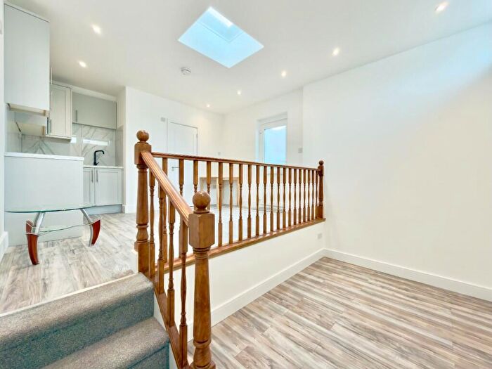 Studio To Rent In Finchley Road, London, NW11